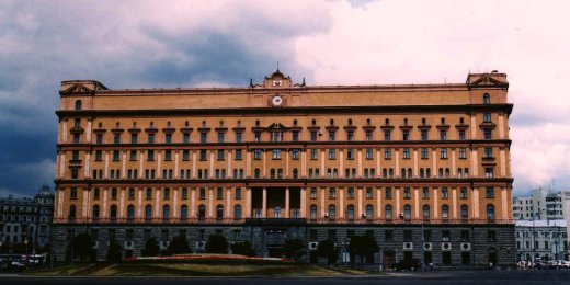«Закрыть армию от влияния извне»: зачем ФСБ утвердила список сведений, за сбор которых могут признать «иноагентом»
