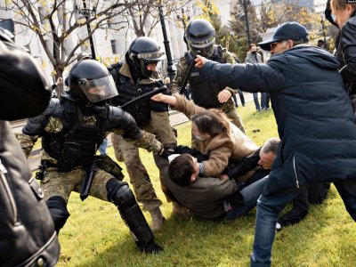      Зачистка на Амуре. Власти усиливают давление на протестующих в Хабаровске
    